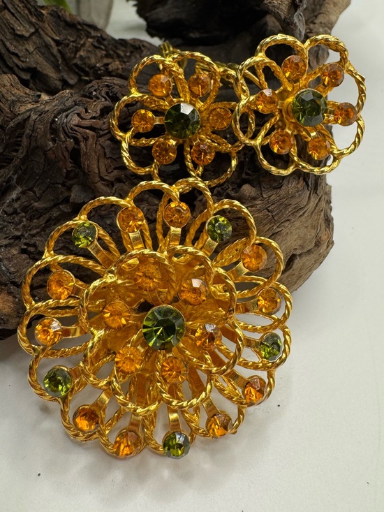 Jewelry - Vintage brooch & clip earring set, EUC. Gold tone w/orange & green rhinestones.
